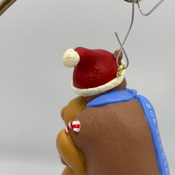 Vintage 1996 Hallmark Keepsake Mom and Dad Bears QX5821 Hugging Candy Cane - Picture 9 of 14